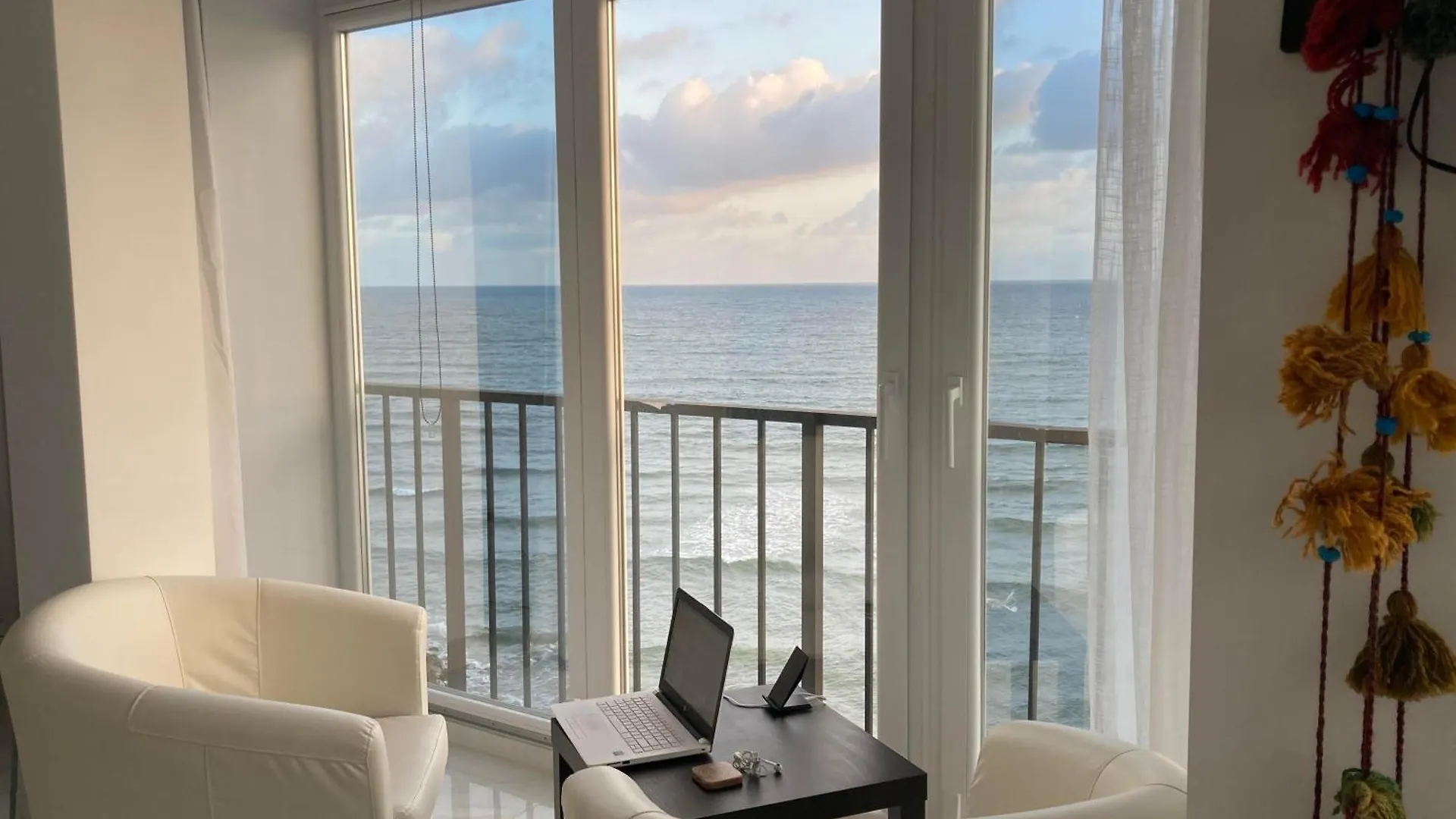 Spectacular Parnoramic Beachfront Sea View Studio Apartment Mijas 0*,  Espanha