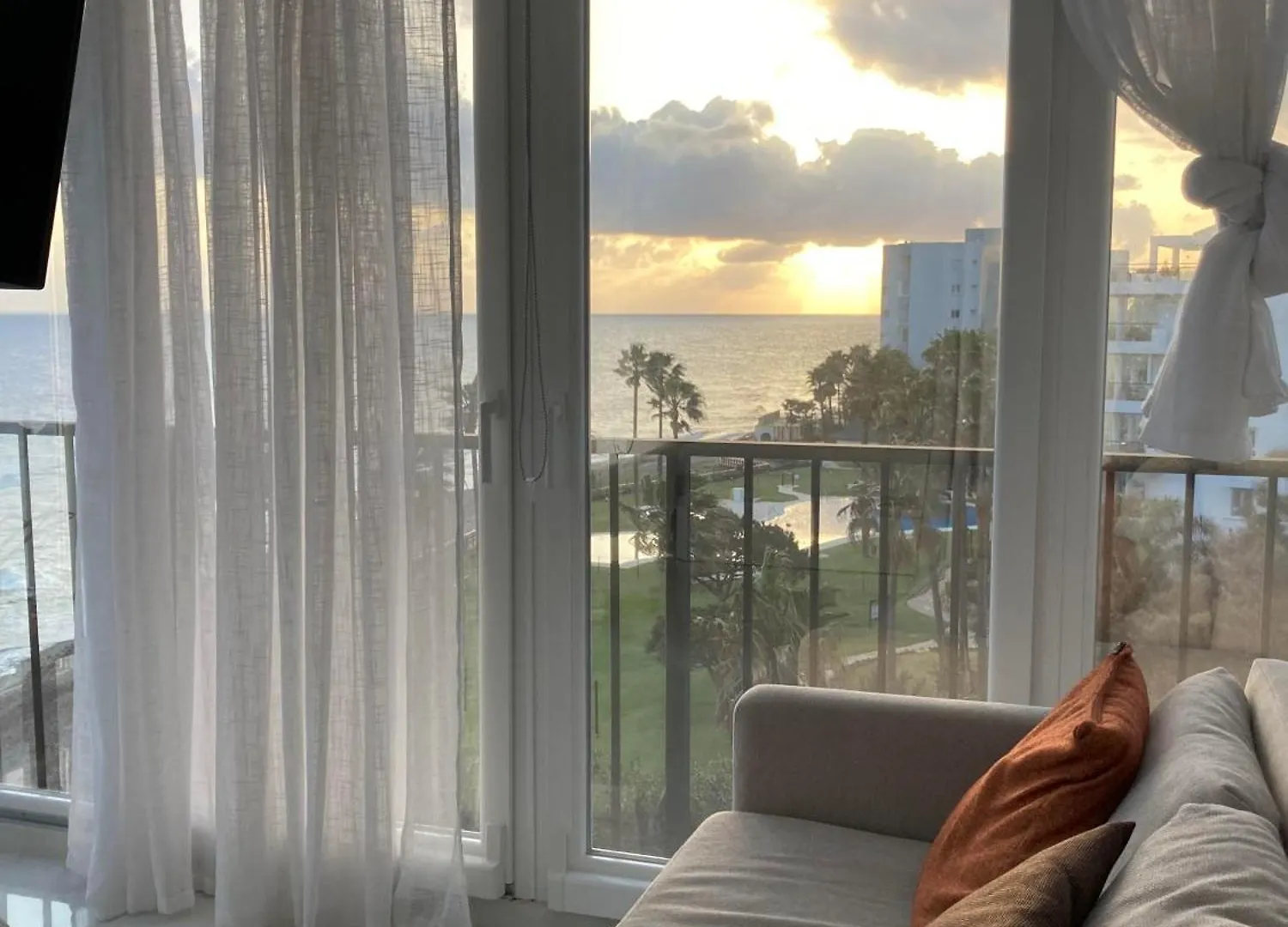 Spectacular Parnoramic Beachfront Sea View Studio Apartment Mijas